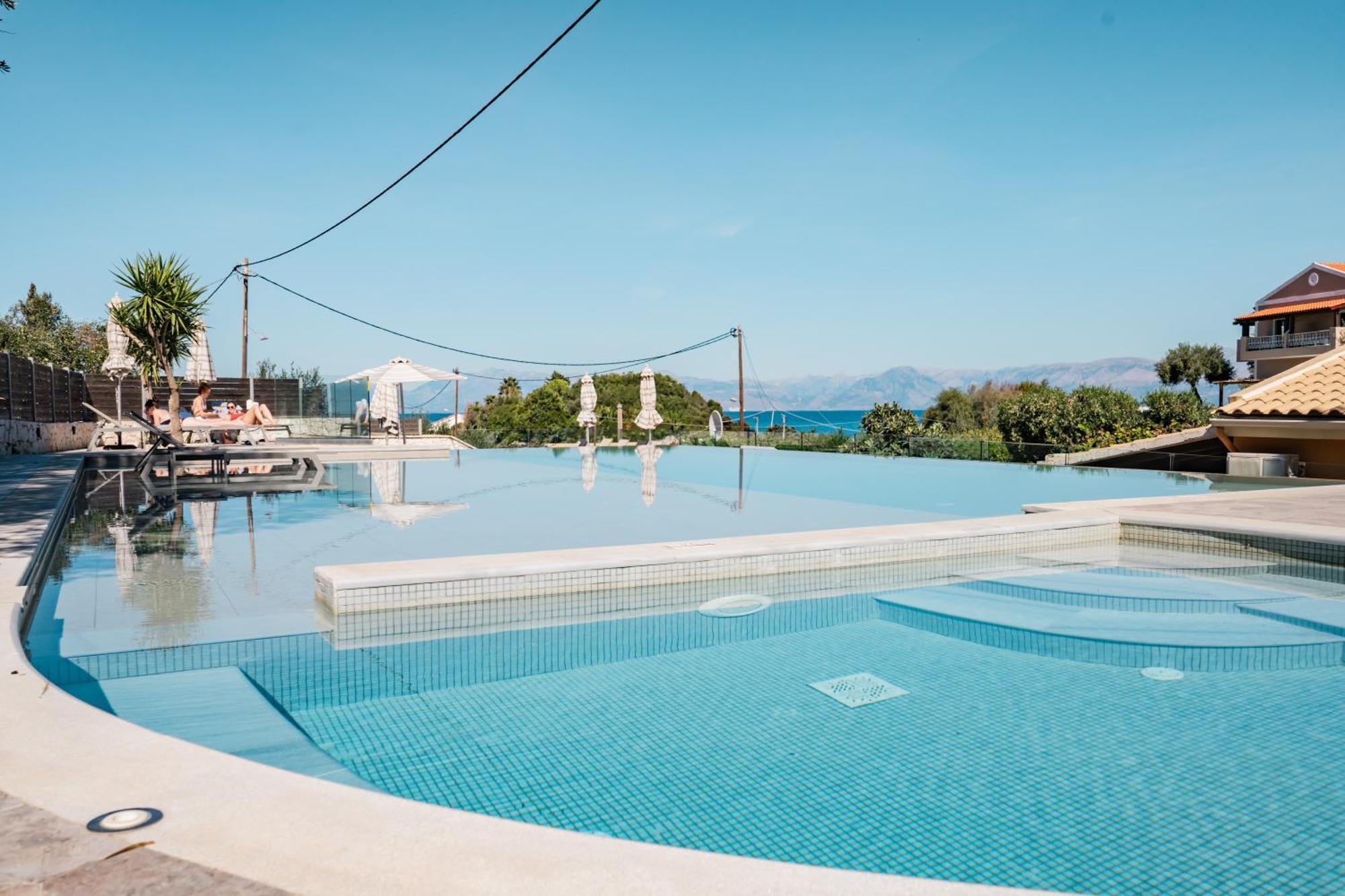 Pyramid City Apartments Agios Spyridon  Buitenkant foto